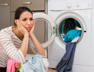 Máquina de lavar embolando as roupas: 5 motivos
